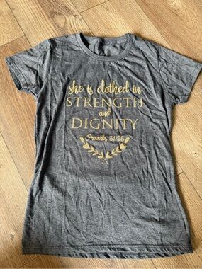 Source Unknown Gray Short Sleeve Tee with Gold Script